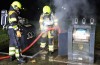 Papiercontainer opengebroken en in brand gestoken