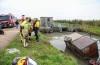 Zeven Shetland pony's met aanhangwagen te water in Lienden